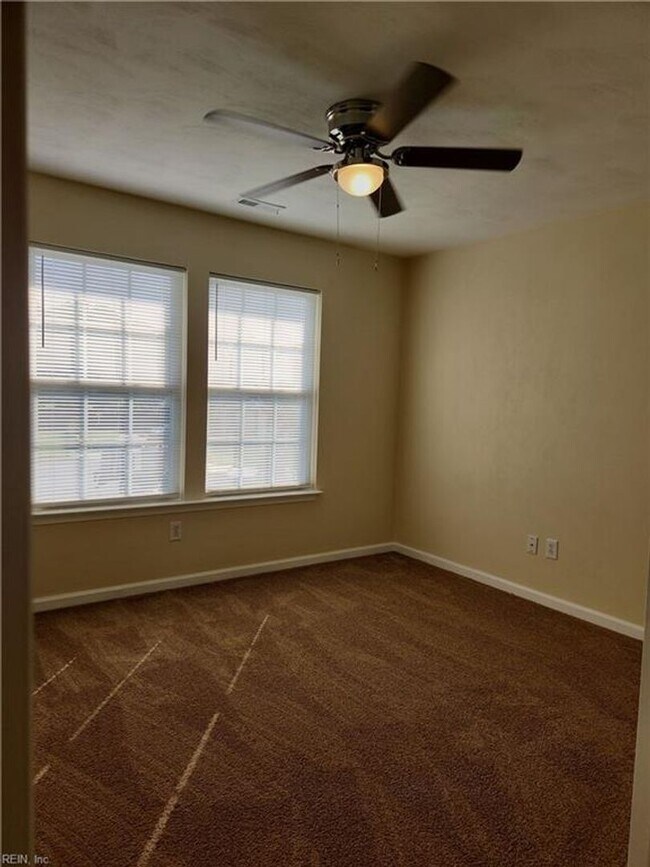 Building Photo - RENTAL