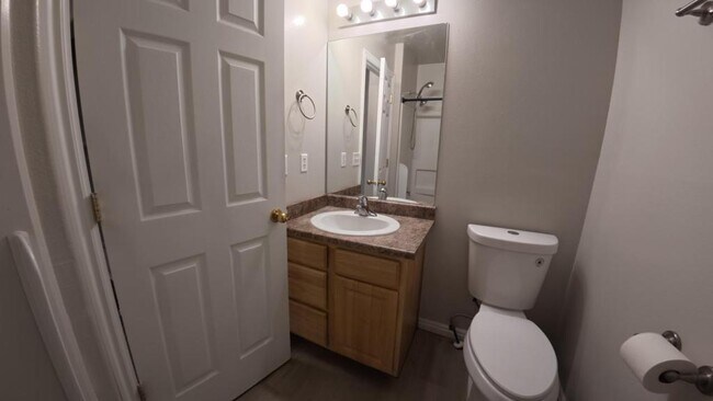 Building Photo - 949 E 1150 S