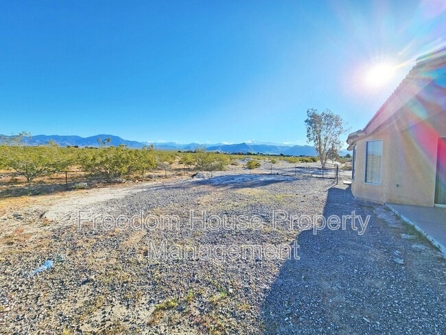 Building Photo - 3280 E Winery Rd