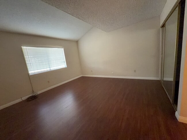 Building Photo - 797 Daffodil Dr