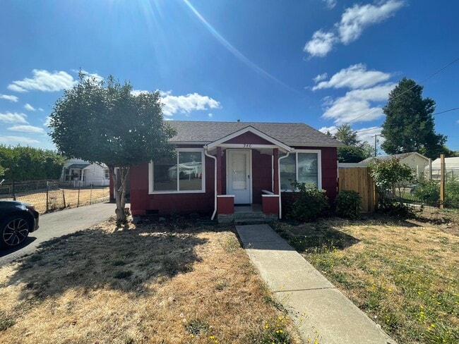 Primary Photo - 2 Bed 1 Bath Cottage