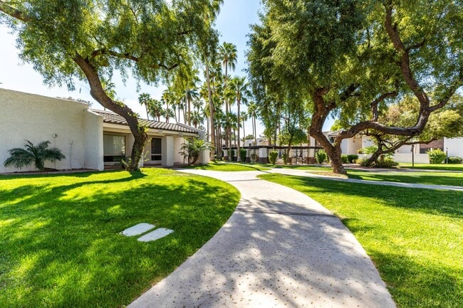 Building Photo - 7350 N Vía Paseo Del Sur