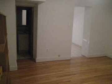 Building Photo - 158 Dupont St