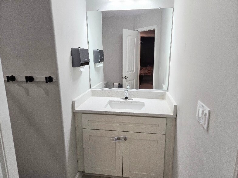 Building Photo - 745 Guy Ave