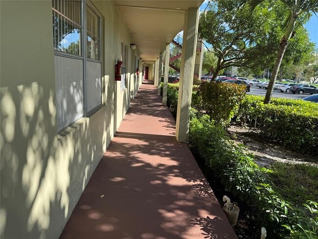 Building Photo - 701 SW 128th Ave