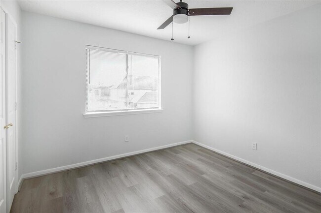 Building Photo - 1241 El Camino Village Dr