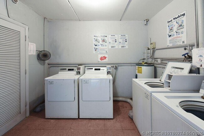 Building Photo - 1400 NE 57th Ct
