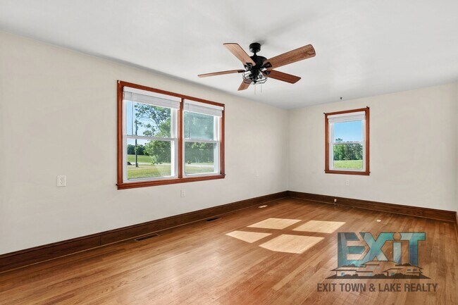Building Photo - Country Feel, Modern Updates – 3BR Home on Quiet Road Just Outside of South Hill