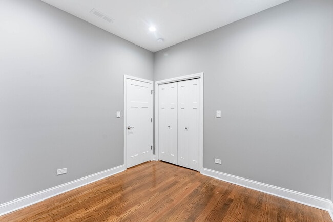 Building Photo - 4250 W Van Buren St