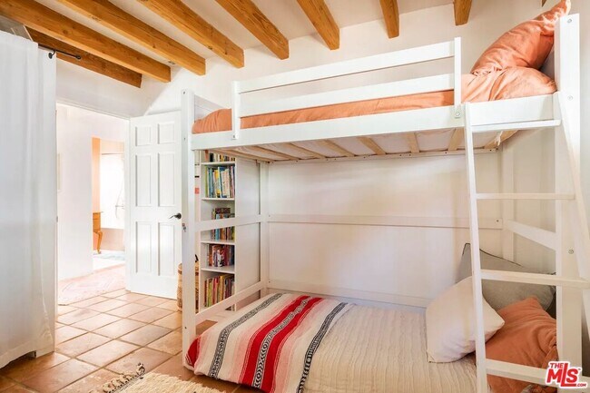 Building Photo - 3539 Canon Dr