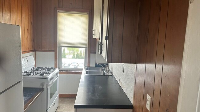 Building Photo - 190 Jefferson St