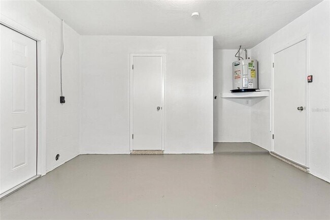Building Photo - 10971 90th Ave