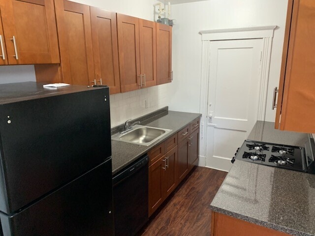 Building Photo - 231 Park Dr