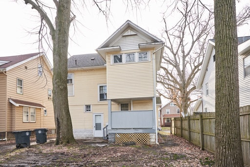 Building Photo - 5 Bedroom home available