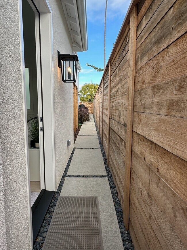 Building Photo - 4067 Michael Ave