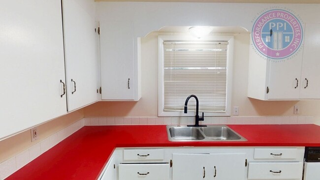 Building Photo - Charming home in NE Portland in the David ...