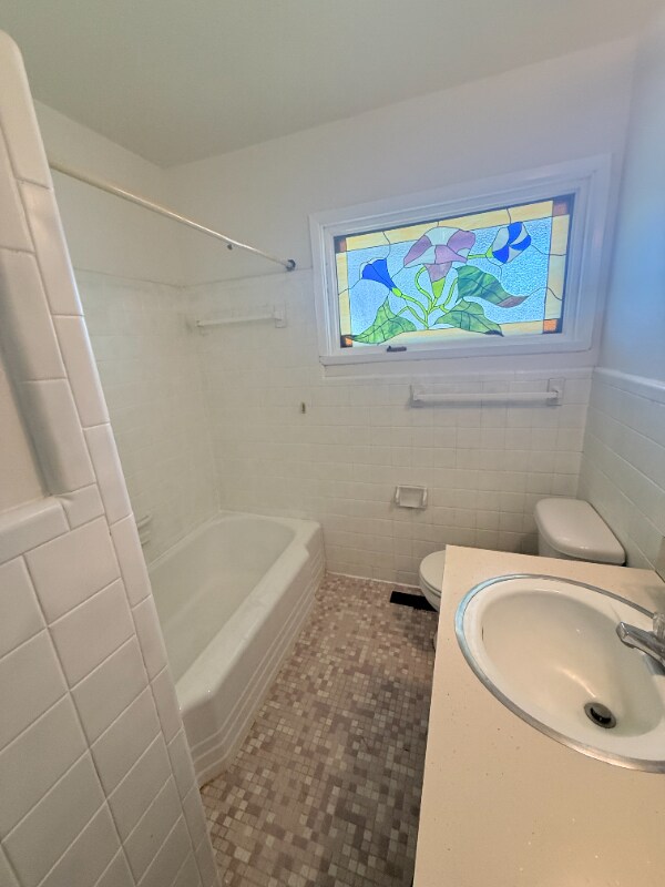 Building Photo - 2723 Hillview Dr