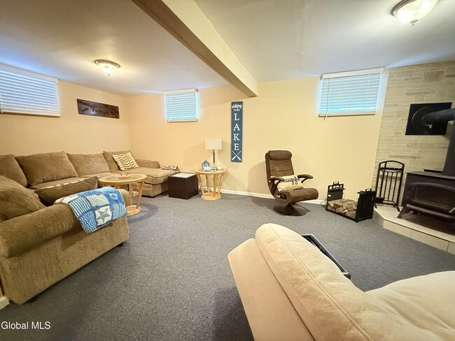 Building Photo - 23 Hillcrest Dr