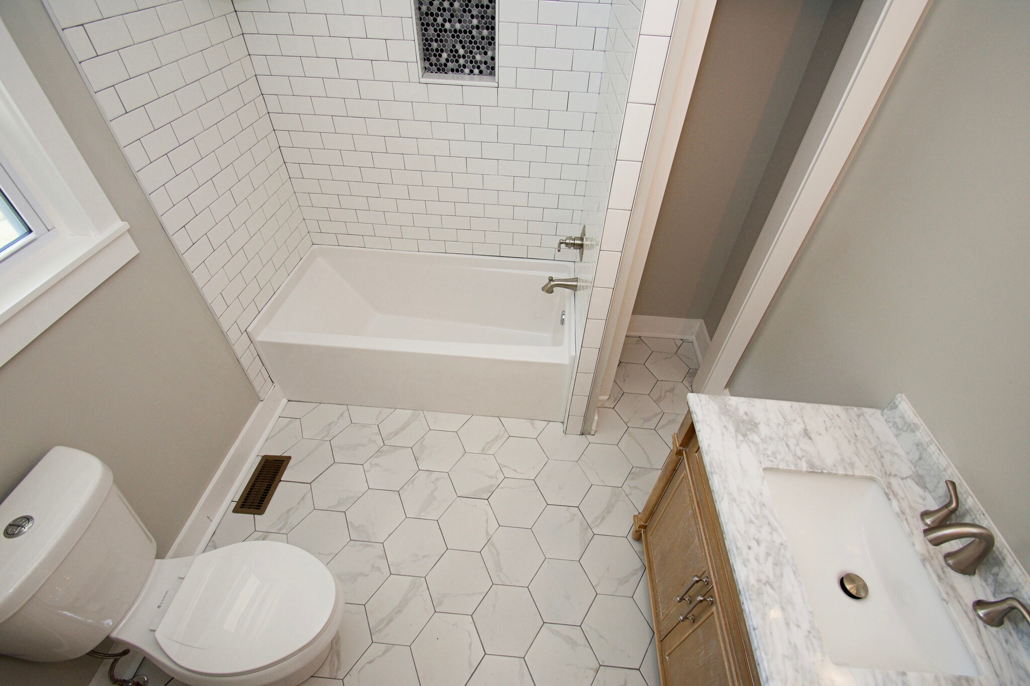 Building Photo - 2404 Jefferson Ave