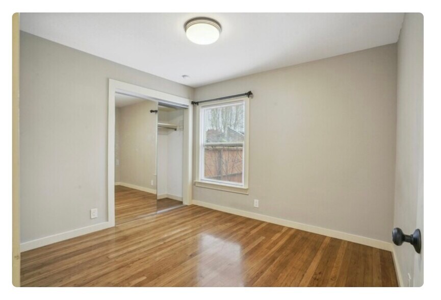 Building Photo - 1428 7th St