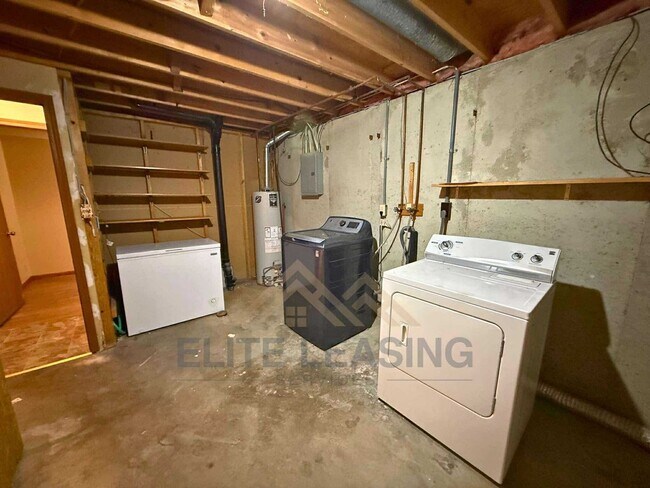 Building Photo - 5611 SW 36th Terrace