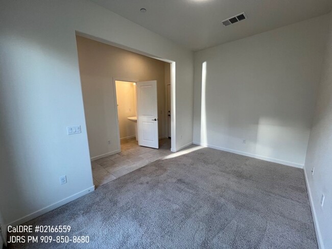 Building Photo - Rancho Cucamonga 4 Bedroom Condo