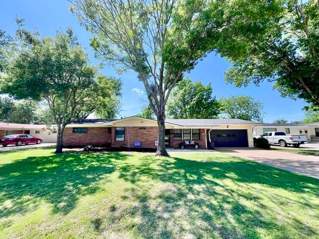 Building Photo - 4722 Florist St