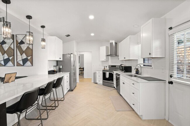 Building Photo - 4629 Amherst Ln