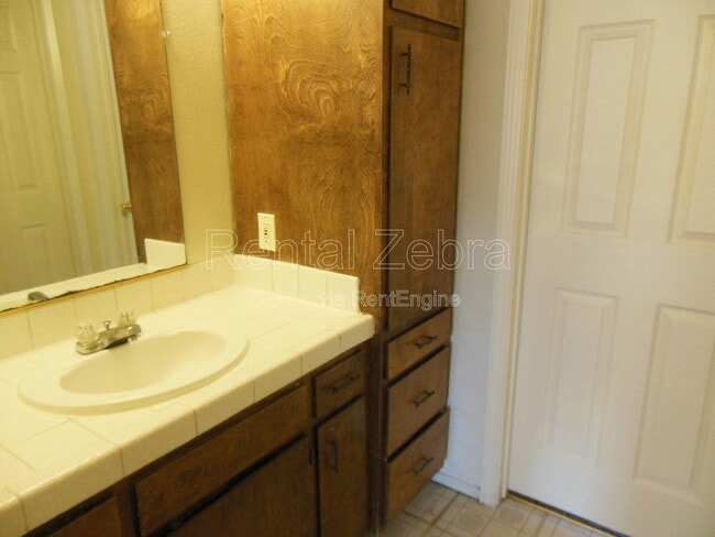 Building Photo - 1205 Kelso St