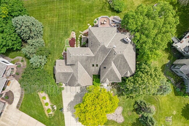 Building Photo - 6210 Deerwood Cir N