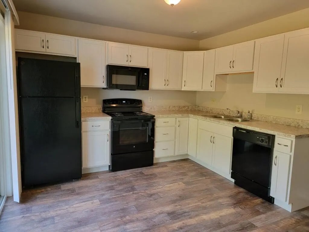 Building Photo - 694 S Cedar St