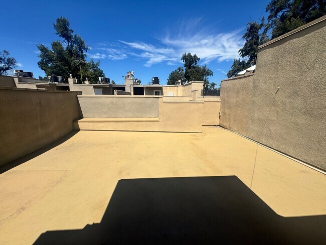 Building Photo - 13012 Riverside Dr