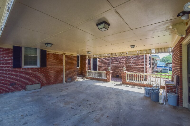 Building Photo - 711 Lincoln Ave