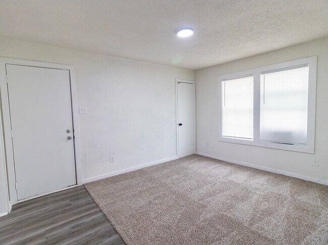 Building Photo - 3315 Reeves St