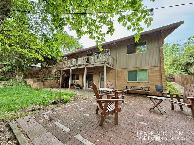 Building Photo - 6424 Hollins Dr