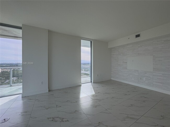 Building Photo - 2000 Metropica Wy