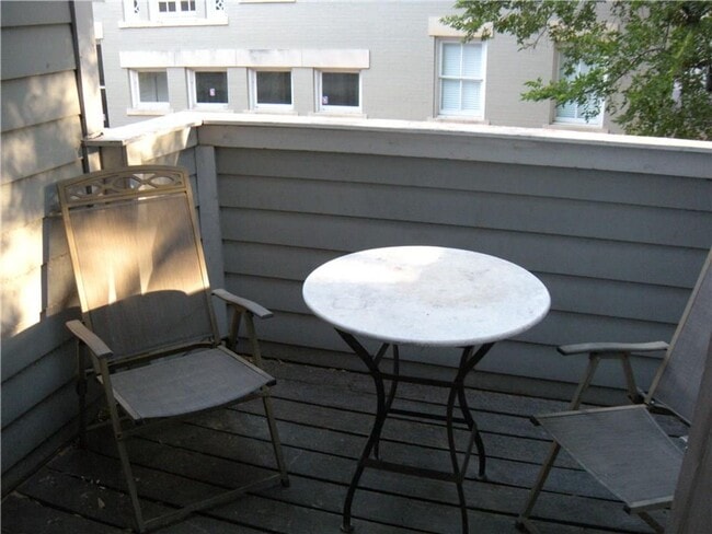 Building Photo - Gables 11 - 2 Bed - 1 1/2 Bath - 2 Car Personal Garage