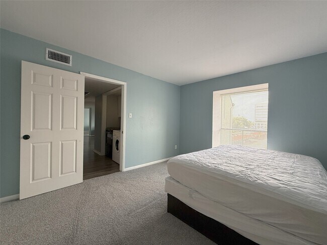 Building Photo - 8523 Hearth Dr