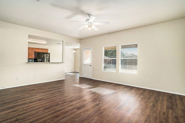 Building Photo - Welcome to this charming 3-bedroom, 2-bath...