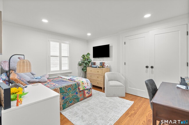 Building Photo - 180 Ruane St