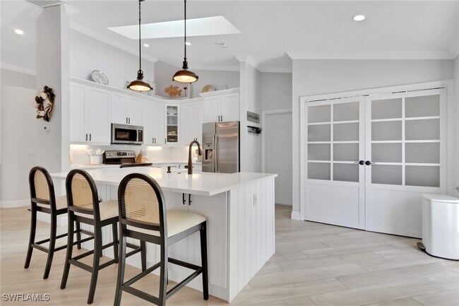 Building Photo - 1151 Jardin Dr