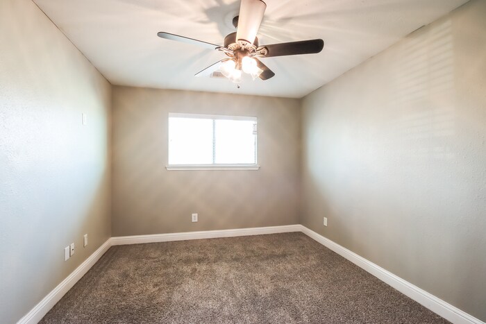 Building Photo - 3119 Hummingbird Ln