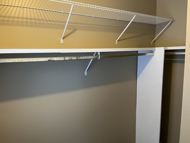 Building Photo - 800 N Main St