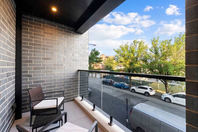 Building Photo - 2344 W Polk St