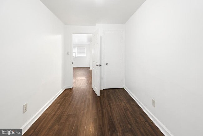 Building Photo - 3816 W Bay Ave