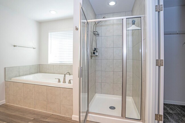 Building Photo - Newer 3-Bed Edgewood Home with A/C, Loft, ...