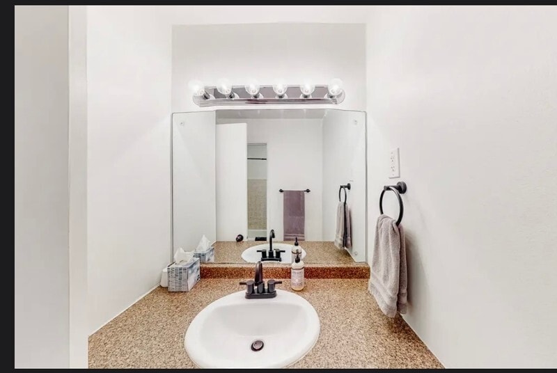 Building Photo - 9410 Quail Hollow Dr