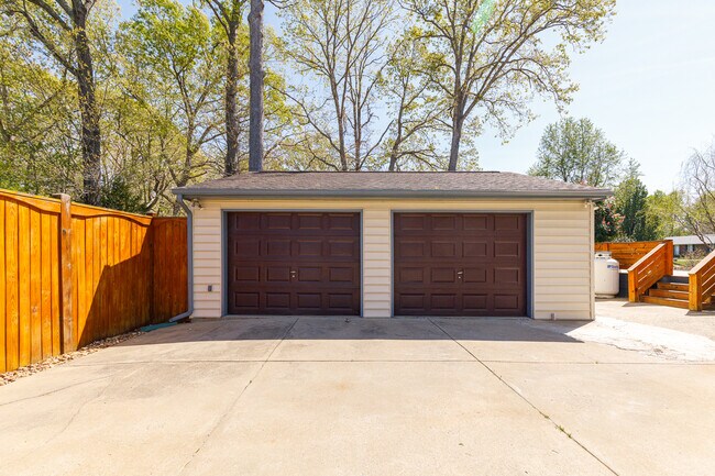 Building Photo - 421 Evanrude Ln