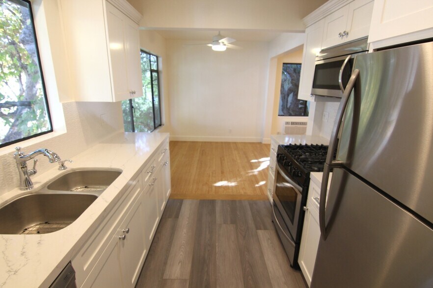 Building Photo - 1523 S Wooster St