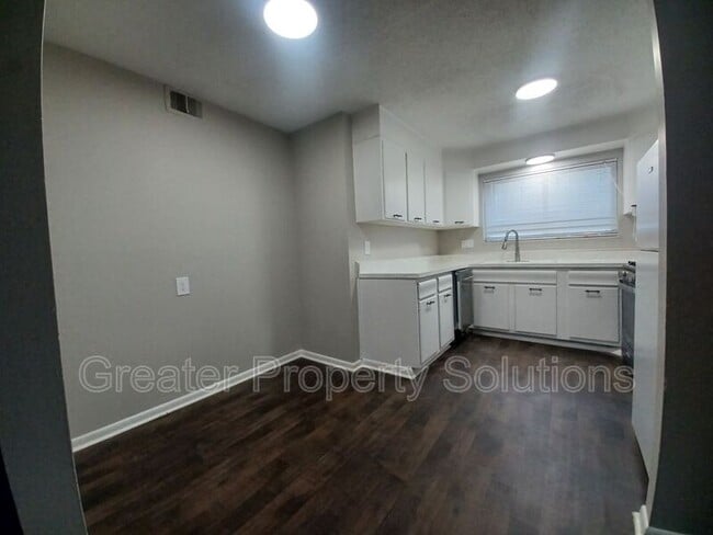 Building Photo - 5112 NW Kalivas Cir